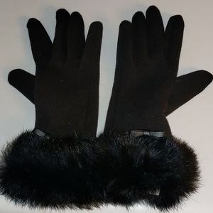 NWOT Black Faux Fur Trim gloves w/ bows